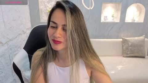 Snapshot of liat_white_tx chatting on October 8, 2:10 pm Online 800 to 1400 online show from October 8, 2:10 pm