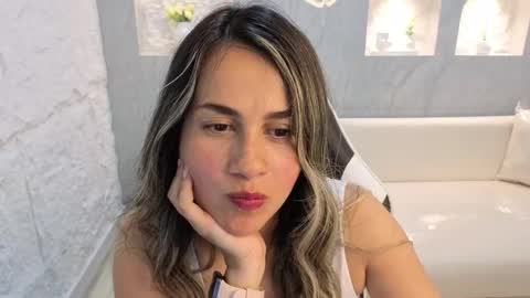 Snapshot of liat_white_tx chatting on September 30, 2:22 pm Online 800 to 1400 online show from September 30, 2:22 pm