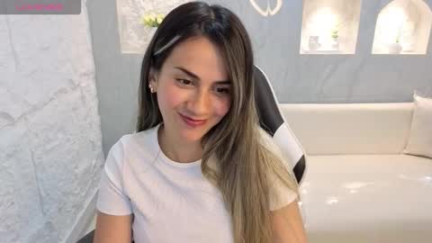 Snapshot of liat_white_tx chatting on October 3, 2:44 pm Online 800 to 1400 online show from October 3, 2:44 pm