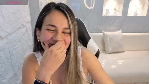 Snapshot of liat_white_tx chatting on October 12, 2:52 pm Online 800 to 1400 online show from October 12, 2:52 pm