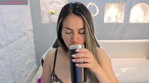 Snapshot of liat_white_tx chatting on November 1, 1:26 pm Online 800 to 1400 online show from November 1, 1:26 pm