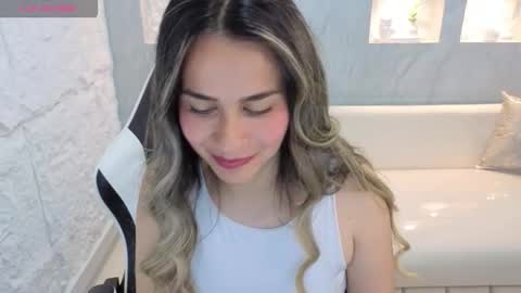 Snapshot of liat_white_tx chatting on September 18, 2:59 pm Online 800 to 1400 online show from September 18, 2:59 pm