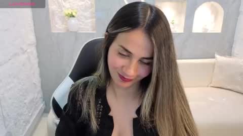 Snapshot of liat_white_tx chatting on October 2, 2:44 pm Online 800 to 1400 online show from October 2, 2:44 pm