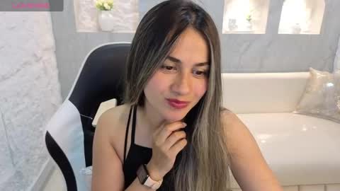 Snapshot of liat_white_tx chatting on September 28, 2:11 pm Online 800 to 1400 online show from September 28, 2:11 pm