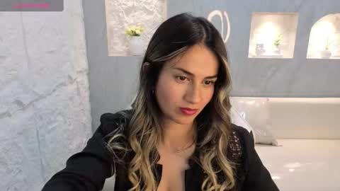 Snapshot of liat_white_tx chatting on October 10, 2:22 pm Online 800 to 1400 online show from October 10, 2:22 pm