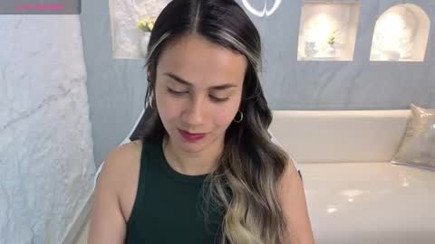 Snapshot of liat_white_tx chatting on September 24, 1:32 pm Online 800 to 1400 online show from September 24, 1:32 pm