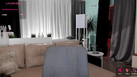 Snapshot of libby_nora chatting on December 15, 1:54 pm Libby online show from December 15, 1:54 pm