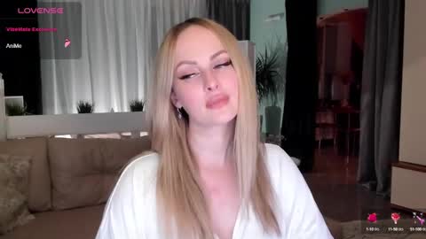Snapshot of libby_nora chatting on December 8, 2:09 pm Libby online show from December 8, 2:09 pm