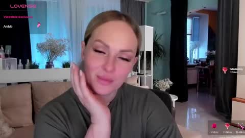 Snapshot of libby_nora chatting on January 11, 12:40 pm Libby online show from January 11, 12:40 pm