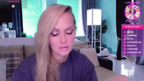 Snapshot of libby_nora chatting on September 12, 10:35 am Libby online show from September 12, 10:35 am