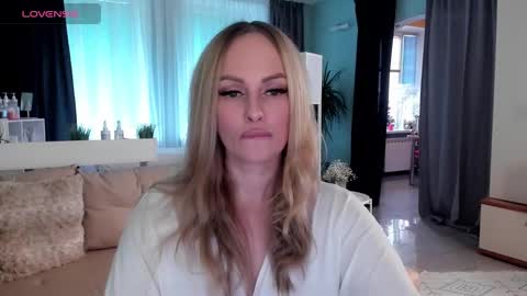 Snapshot of libby_nora chatting on January 15, 9:24 am Libby online show from January 15, 9:24 am