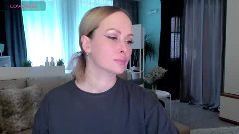 Snapshot of libby_nora chatting on February 18, 8:27 am Libby online show from February 18, 8:27 am