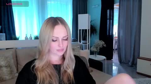 Snapshot of libby_nora chatting on February 5, 1:22 pm Libby online show from February 5, 1:22 pm