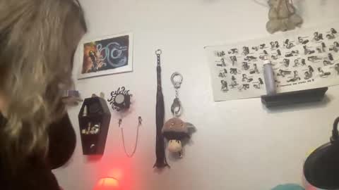 Libby Deetz online show from December 2, 3:30 am