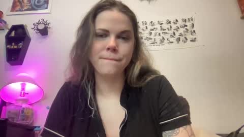 Libby Deetz online show from January 31, 10:42 am