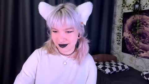 Lola online show from October 19, 8:11 pm