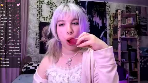 Lola online show from October 11, 8:55 pm