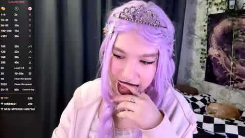 Lola online show from October 21, 8:24 pm