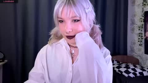 Lola online show from October 18, 8:10 pm