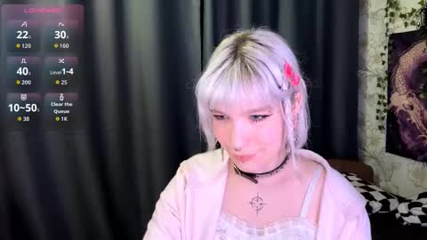 Lola online show from October 28, 7:30 pm