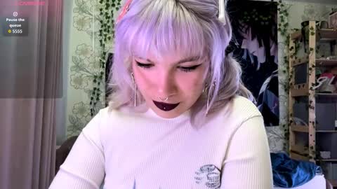 Lola online show from October 1, 8:14 pm