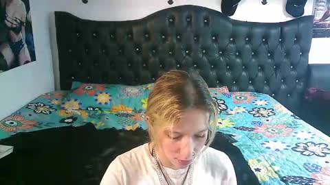 Snapshot of licethf00x chatting on September 10, 12:38 pm licethf00x online show from September 10, 12:38 pm