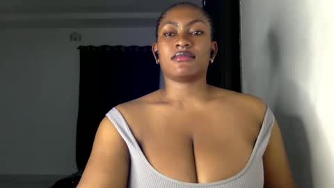 Snapshot of lick_my_pussyyy226651 chatting on October 17, 12:36 am caira online show from October 17, 12:36 am