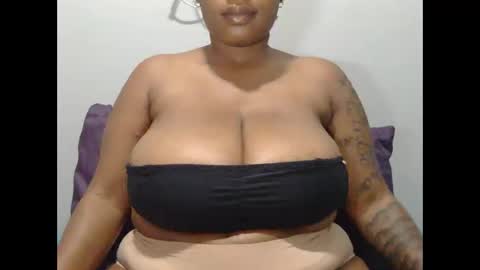 Snapshot of lickabletash98 chatting on February 6, 9:00 am lickabletash98 online show from February 6, 9:00 am