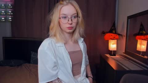 Ann online show from October 31, 8:02 pm