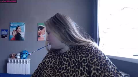 Snapshot of light_lunaa chatting on September 18, 6:56 am light_lunaa online show from September 18, 6:56 am