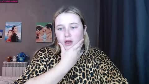 Snapshot of light_lunaa chatting on September 12, 2:02 pm light_lunaa online show from September 12, 2:02 pm