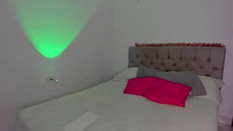 Snapshot of lightshine_ chatting on October 7, 12:26 am Maddie online show from October 7, 12:26 am