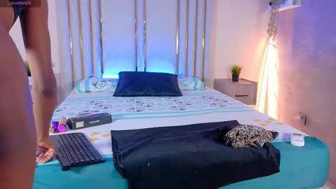 liincostelloo online show from January 20, 7:35 pm