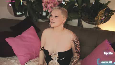 likaaberry online show from October 18, 5:43 am