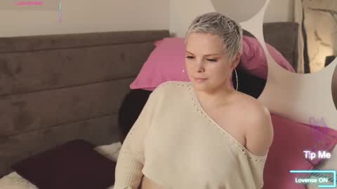 likaaberry online show from October 5, 5:18 pm