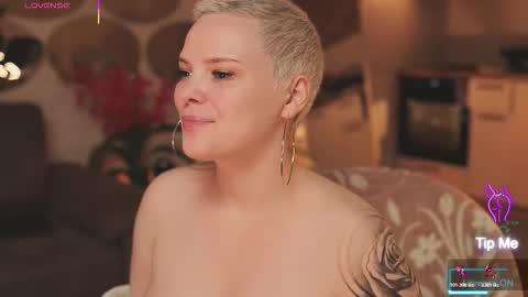 likaaberry online show from November 3, 4:05 am