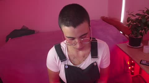 im MIA  -- MY OF is catsito3 online show from January 24, 9:15 pm