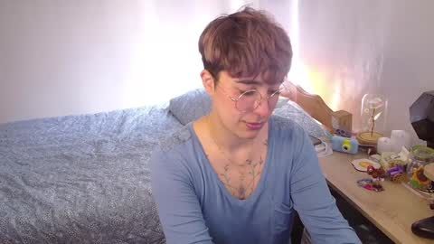 im MIA  -- MY OF is catsito3 online show from December 12, 4:10 pm