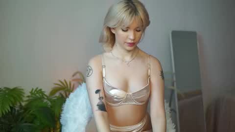 lil_chery online show from October 13, 8:39 am