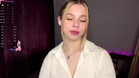 Elisa  online show from October 1, 11:59 am