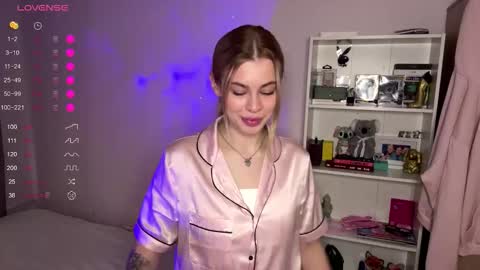 Elisa  online show from November 3, 9:02 am