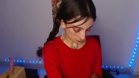 Snapshot of lil_lisaa chatting on December 22, 6:49 am Lisaa online show from December 22, 6:49 am