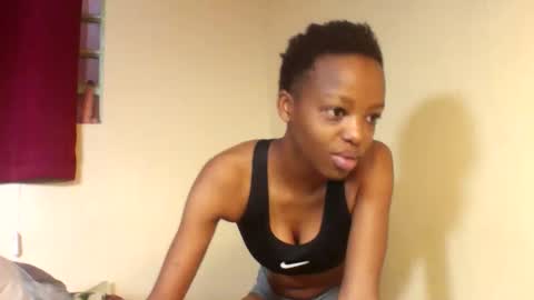 Snapshot of lil_miss9 chatting on September 21, 12:26 pm Lil miss online show from September 21, 12:26 pm