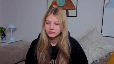 Emma online show from March 26, 1:19 am