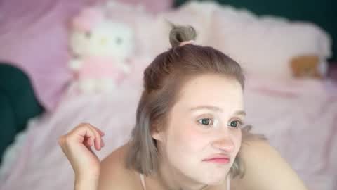 Snapshot of lil_tweety chatting on October 13, 9:39 pm Rina online show from October 13, 9:39 pm