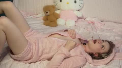 Snapshot of lil_tweety chatting on October 15, 1:08 am Rina online show from October 15, 1:08 am