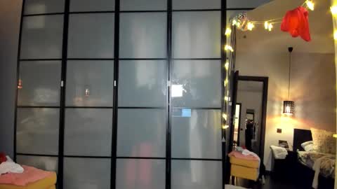 Snapshot of lil_uff chatting on October 21, 5:50 pm aka princessmaya online show from October 21, 5:50 pm