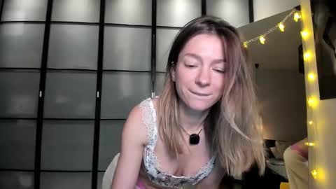 Snapshot of lil_uff chatting on October 15, 6:32 pm aka princessmaya online show from October 15, 6:32 pm