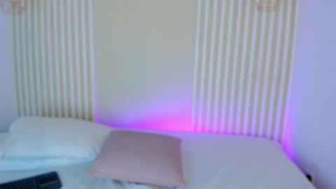 Snapshot of lila_cohen chatting on February 17, 8:27 pm L I L A online show from February 17, 8:27 pm