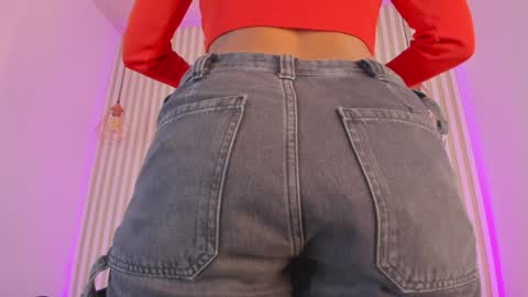 Snapshot of lila_cohen chatting on December 23, 8:47 pm L I L A online show from December 23, 8:47 pm